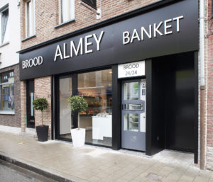 Bakkerij Almey voorgevel winkel inrichting