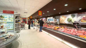 Carrefour Market Harelbeke gekoelde toonbank slager